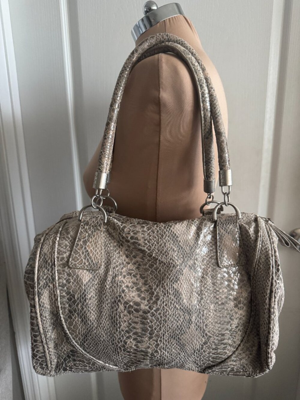 NY&C Vintage Soft Shoulder Bag Snake print Shiny Grey